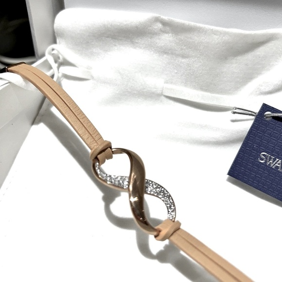 ✨Stunning Vintage Swarovski Infinity Rose Bracelet featuring Clear Pave Crystals - Picture 2 of 16